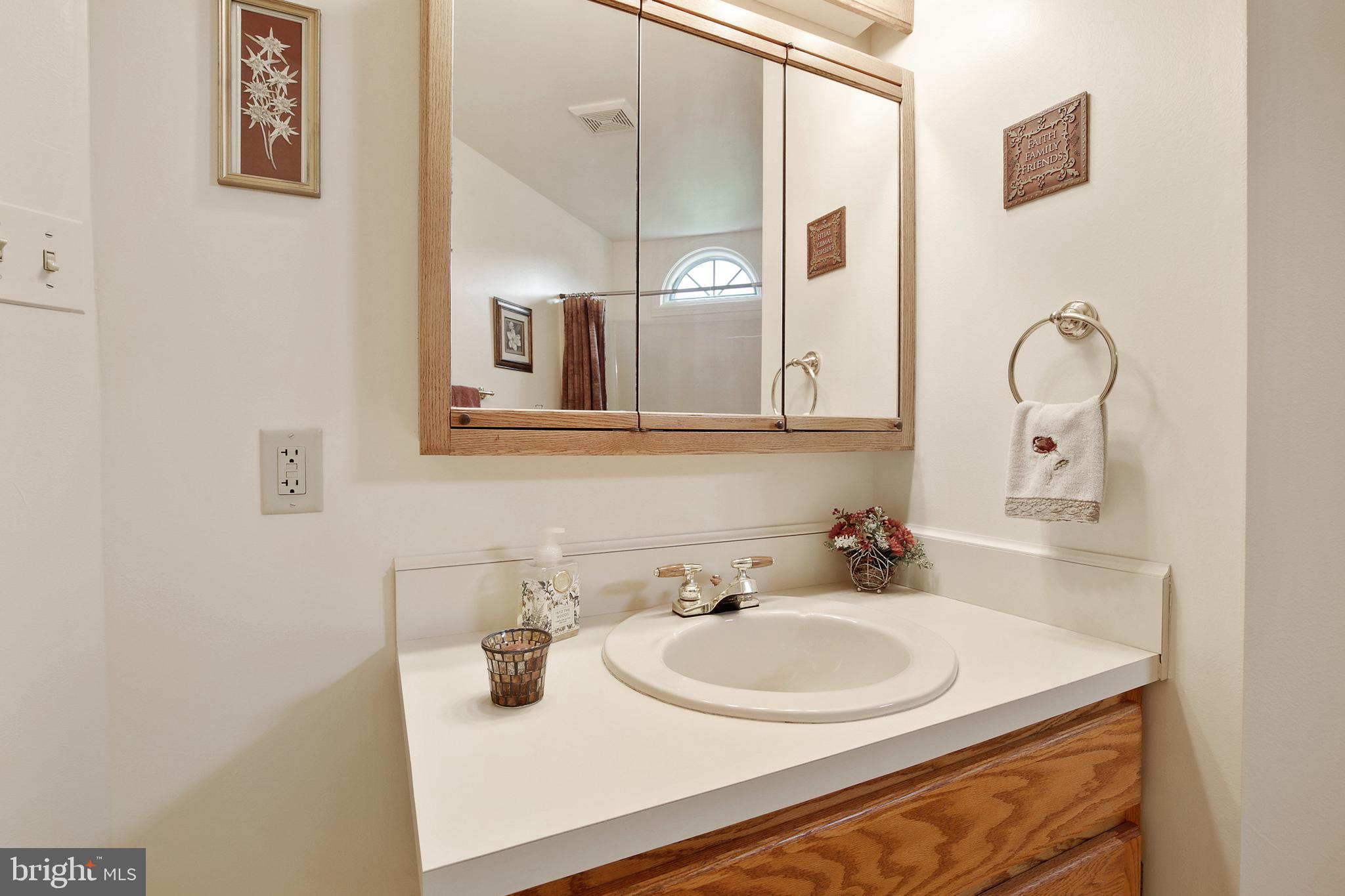 WHITE HALL - Residential