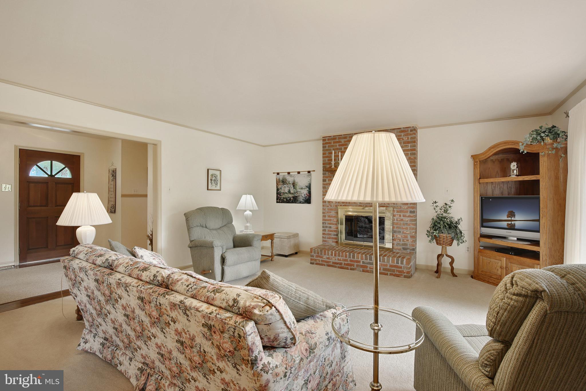 WHITE HALL - Residential