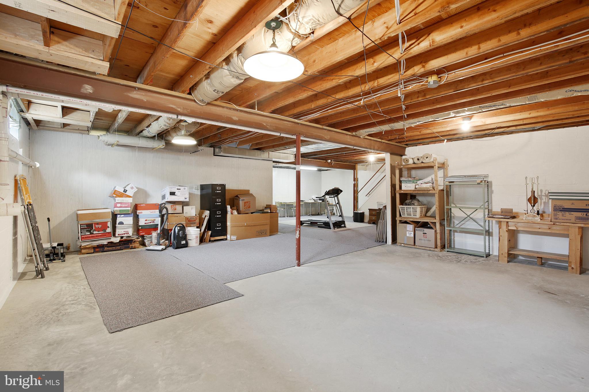 WHITE HALL - Residential