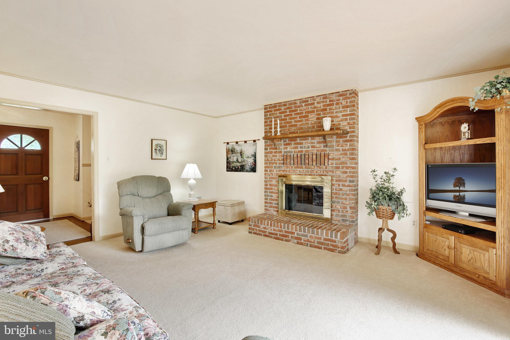 WHITE HALL - Residential