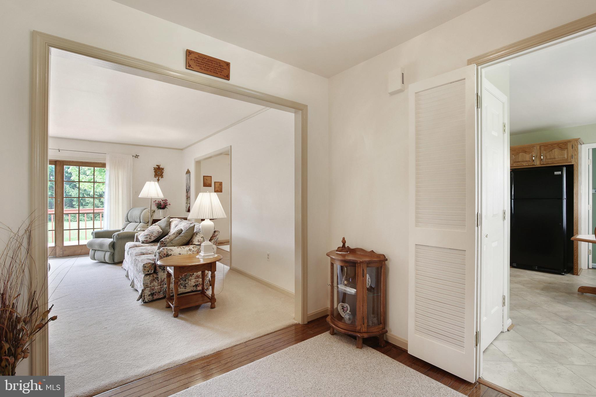 WHITE HALL - Residential