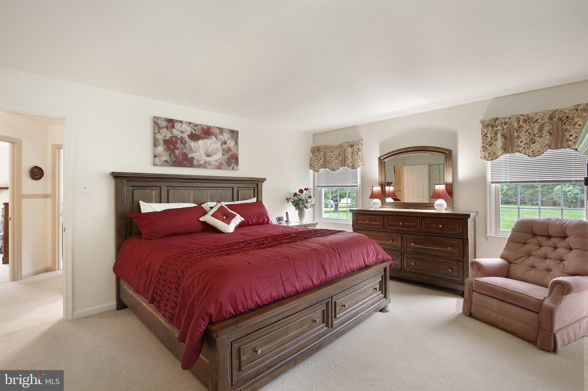 WHITE HALL - Residential