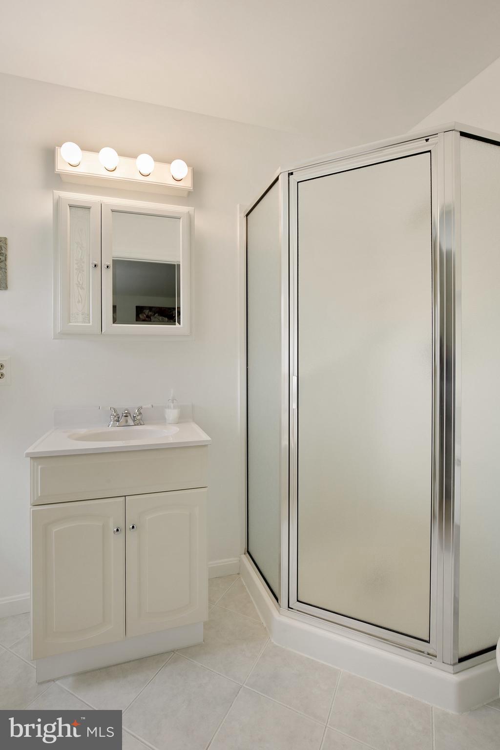 WHITE HALL - Residential