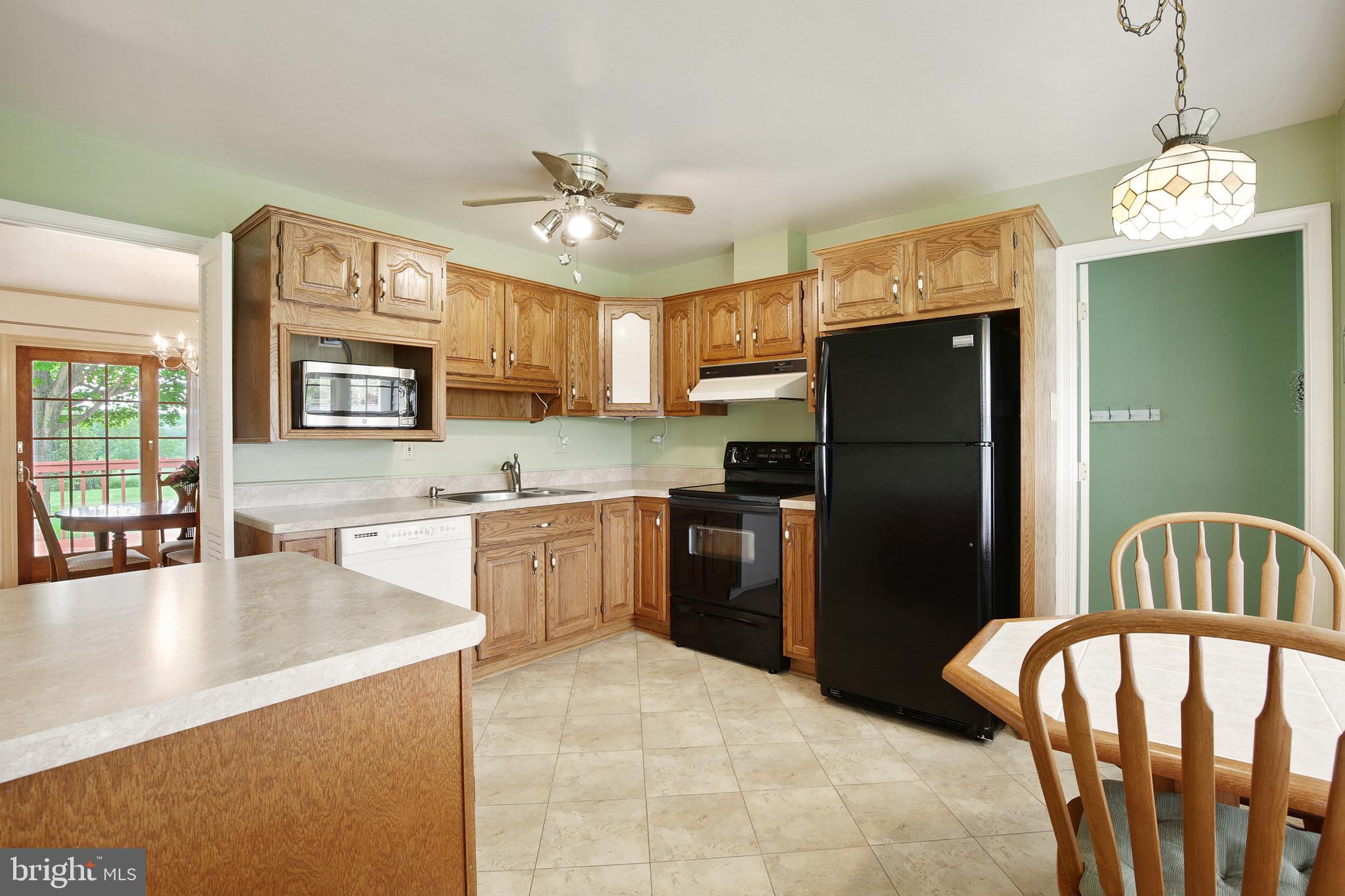 WHITE HALL - Residential