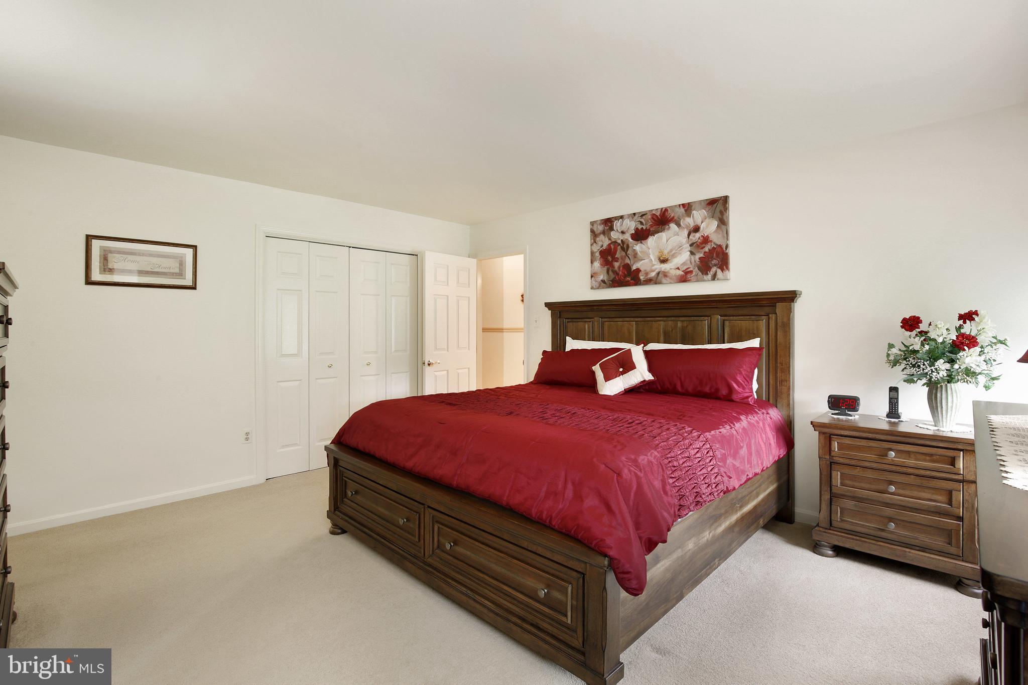 WHITE HALL - Residential