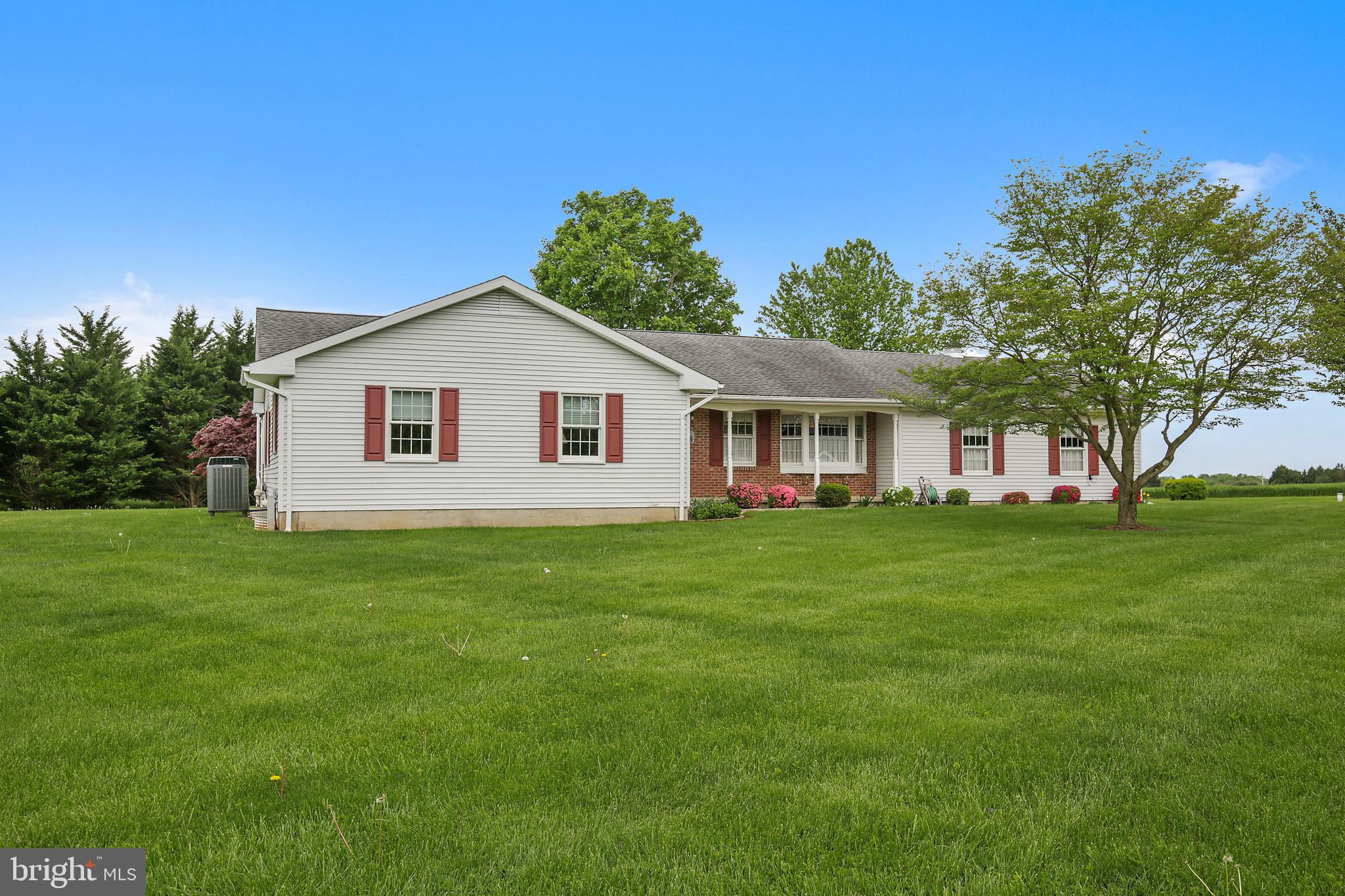 WHITE HALL - Residential