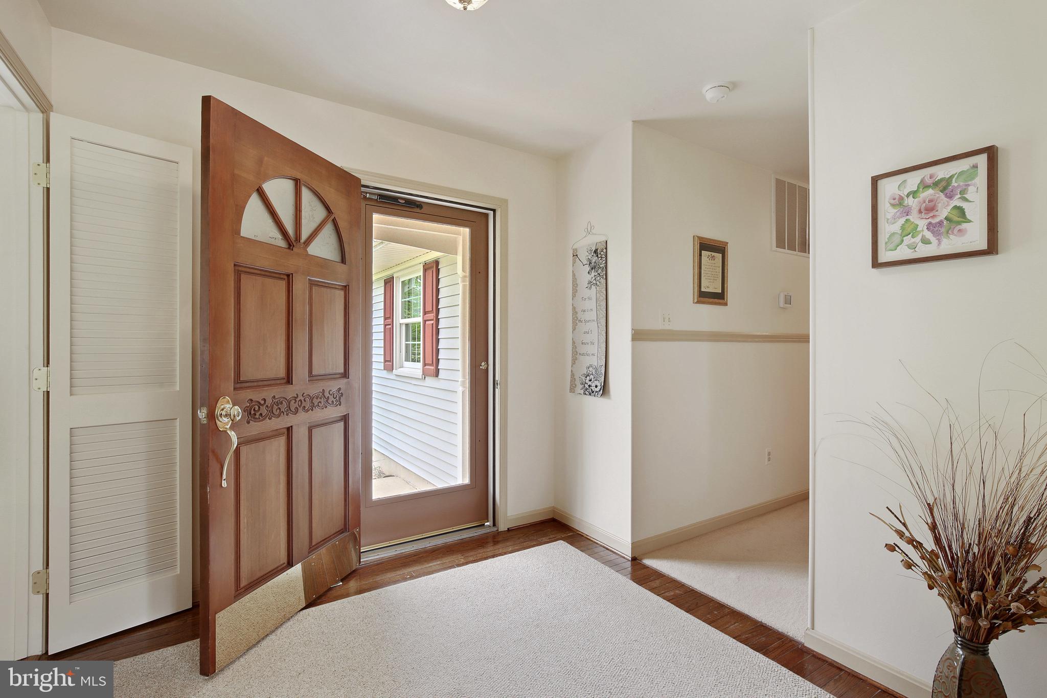 WHITE HALL - Residential