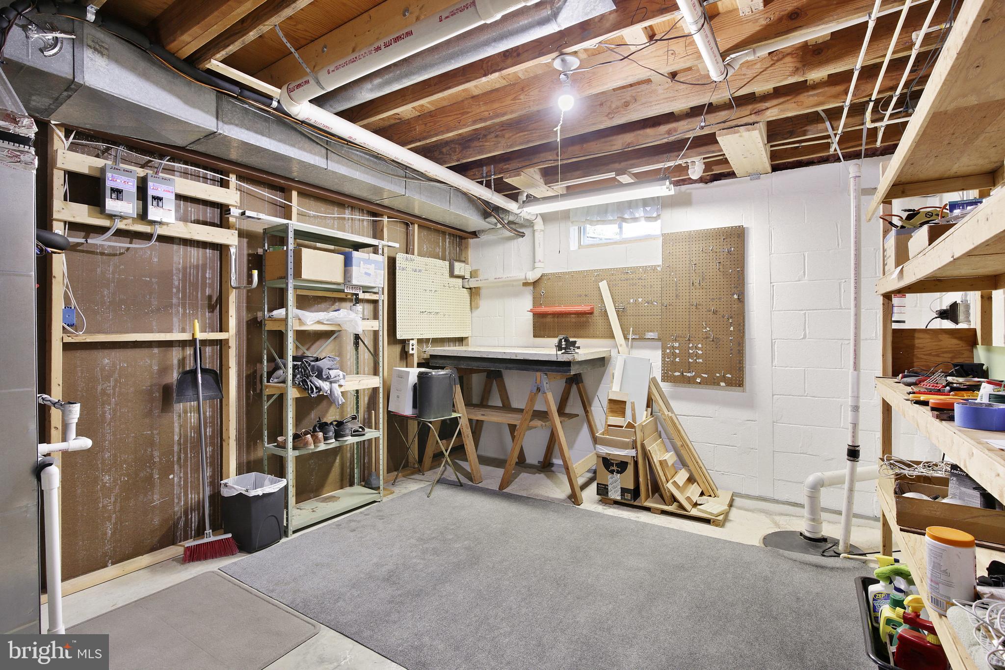 WHITE HALL - Residential