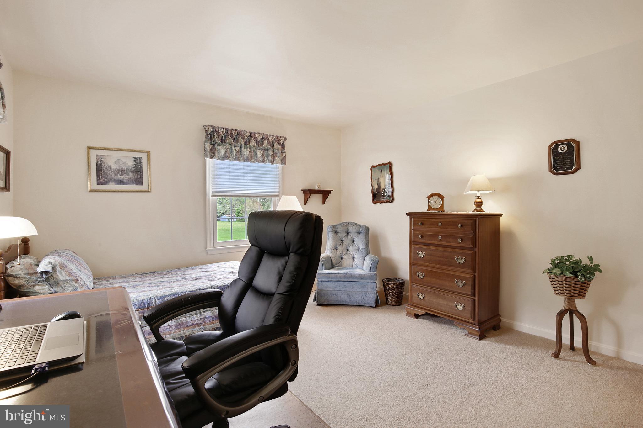 WHITE HALL - Residential