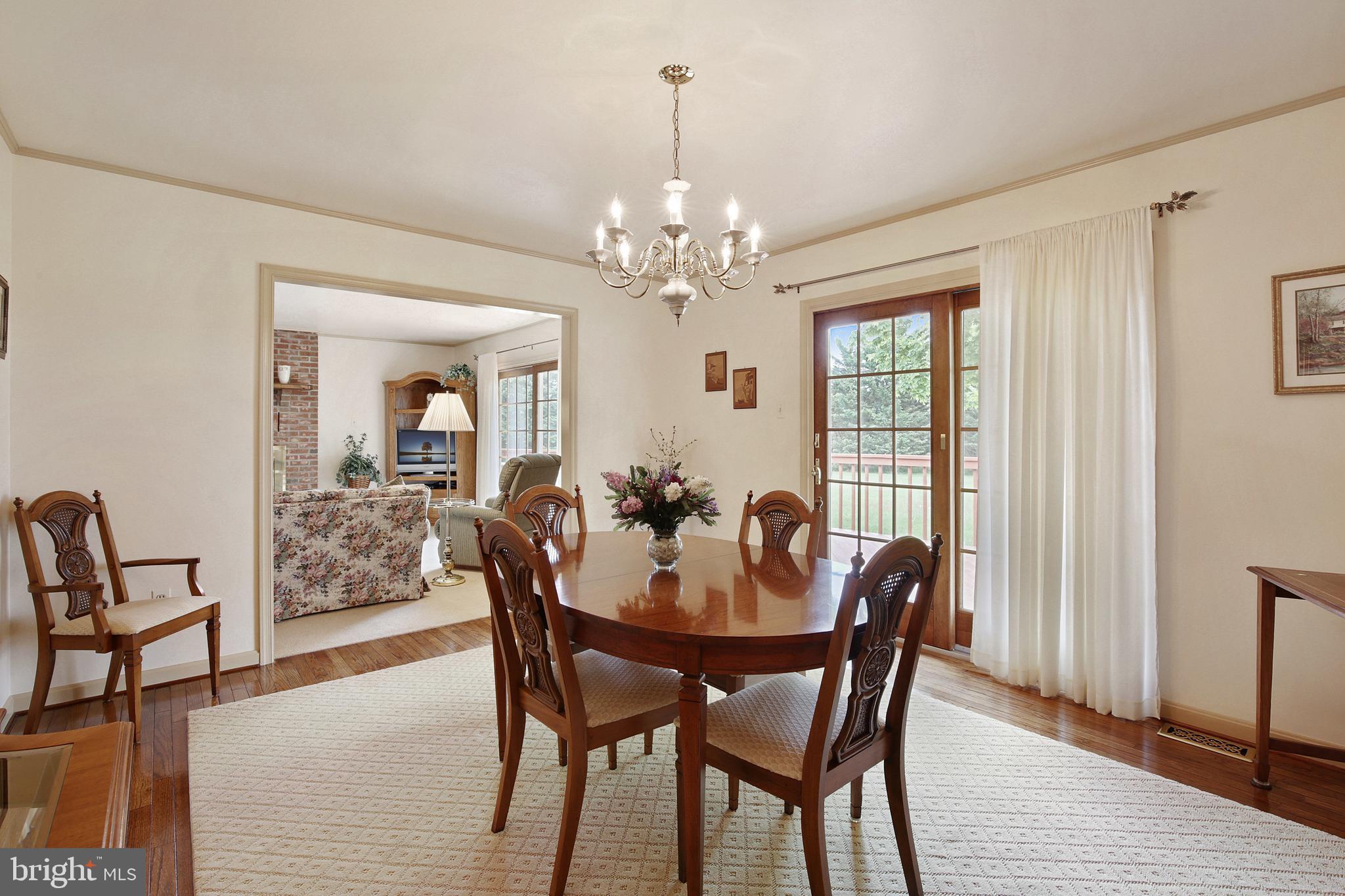 WHITE HALL - Residential