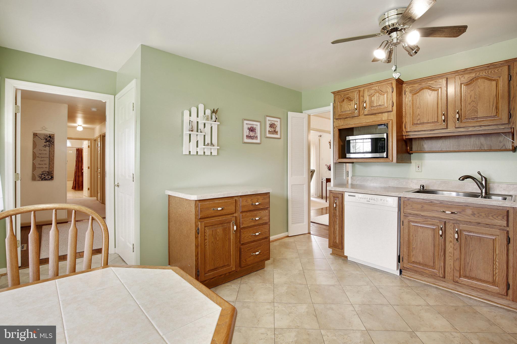 WHITE HALL - Residential