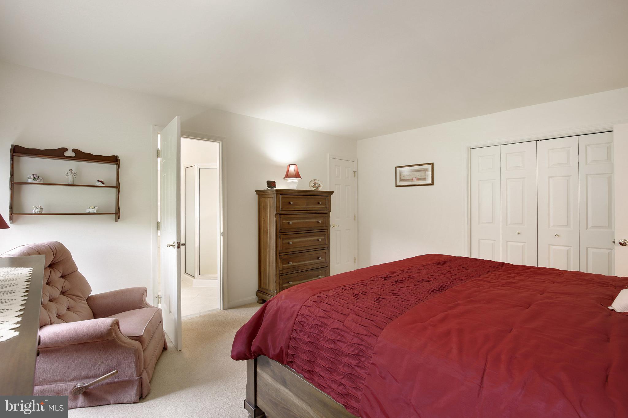 WHITE HALL - Residential