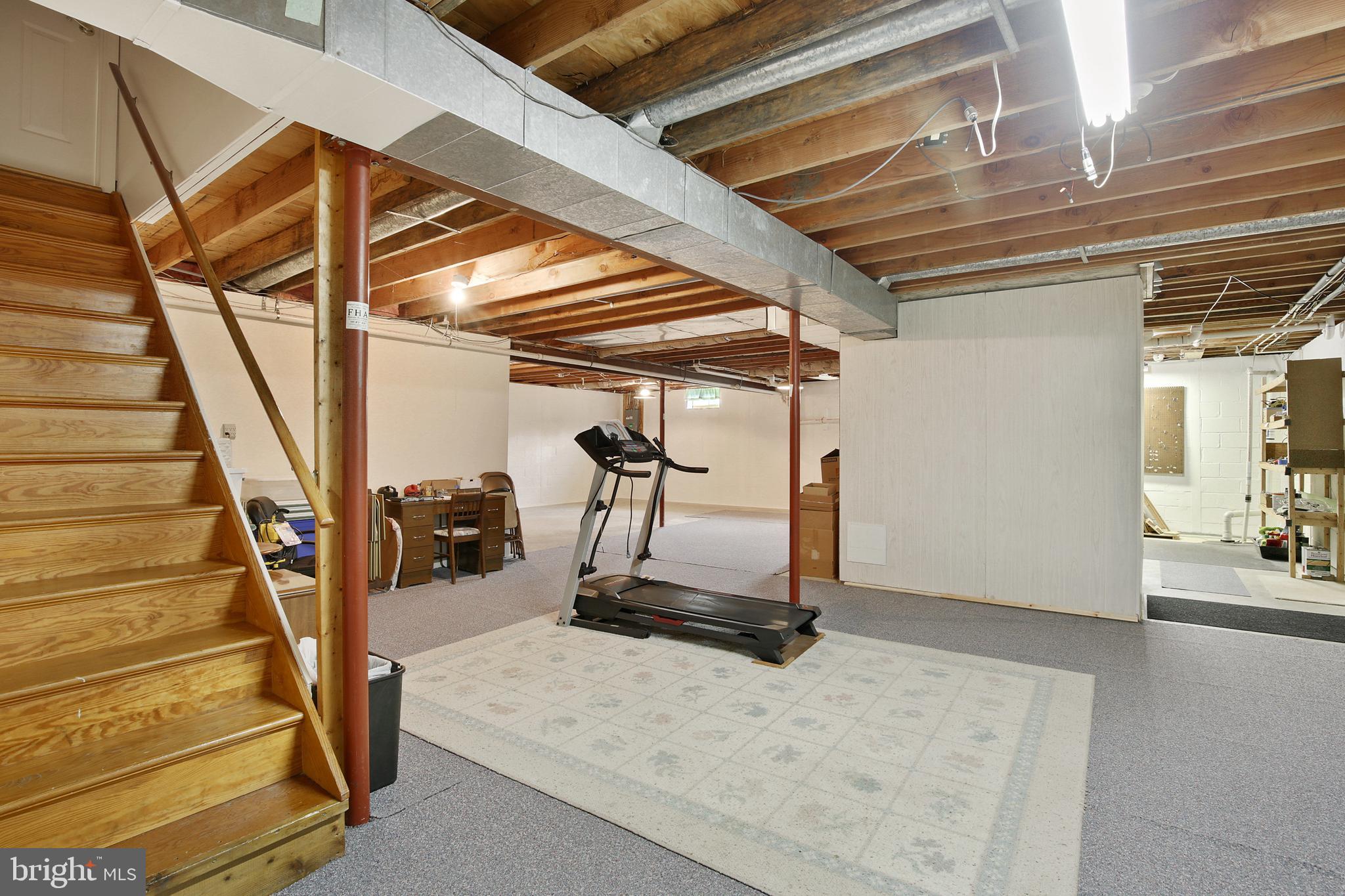 WHITE HALL - Residential