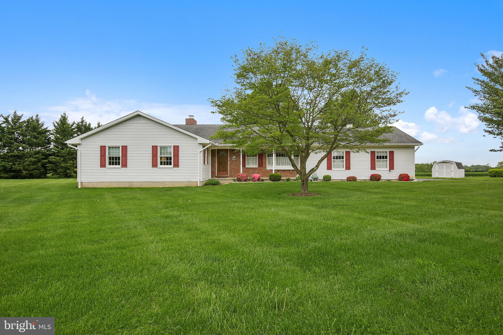 WHITE HALL - Residential