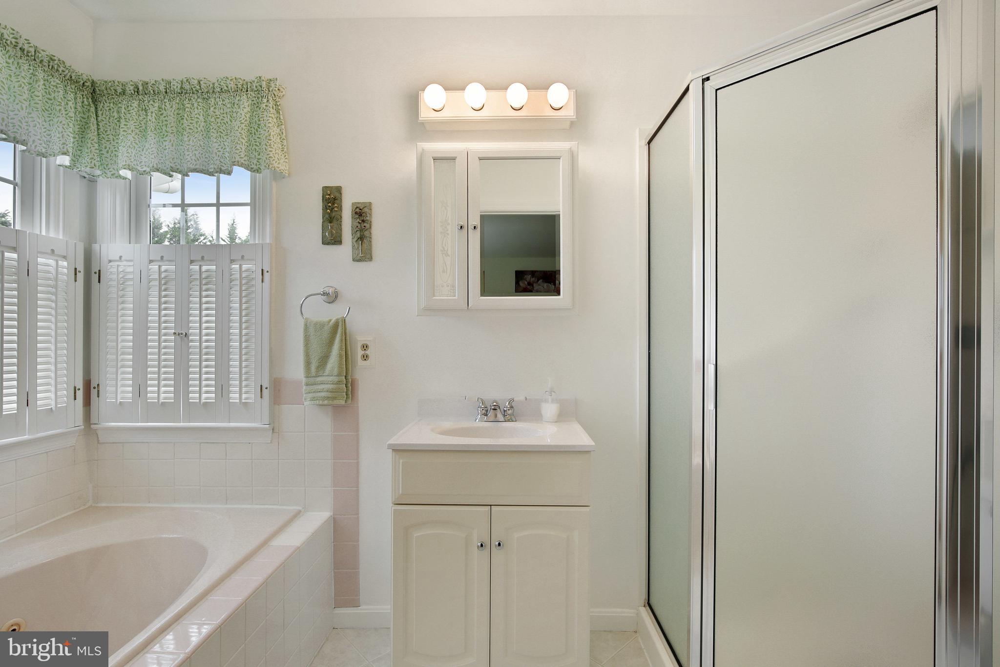 WHITE HALL - Residential