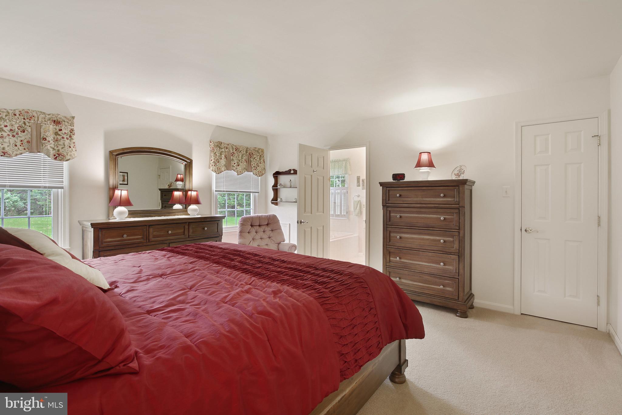 WHITE HALL - Residential