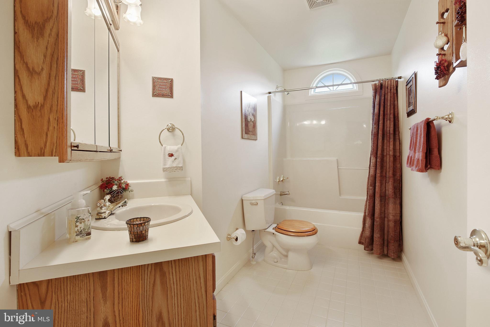 WHITE HALL - Residential