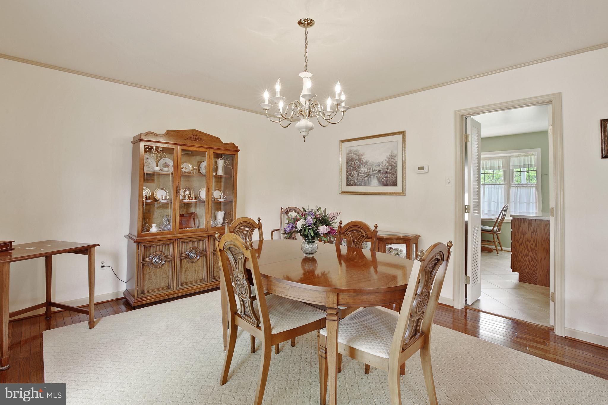 WHITE HALL - Residential