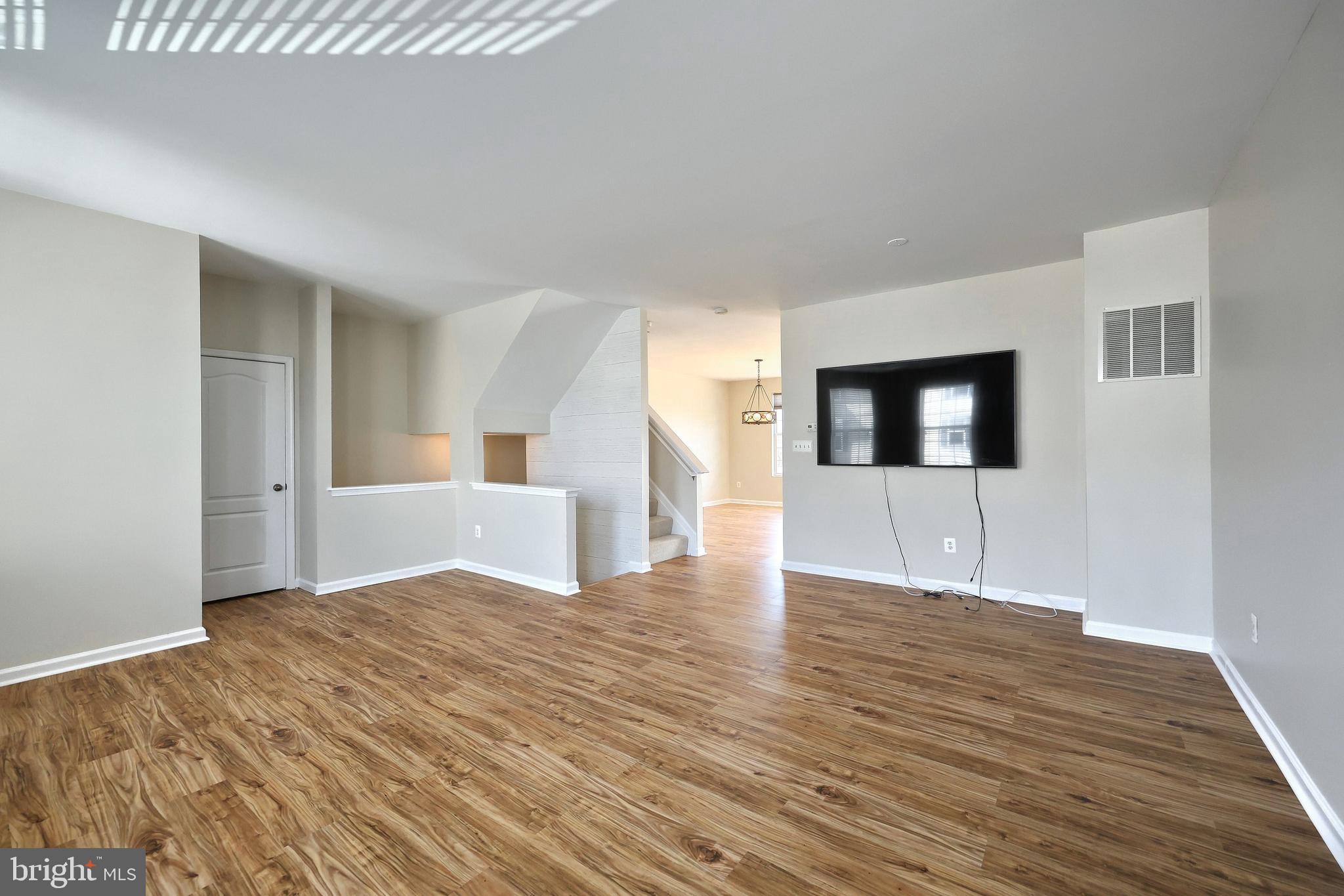 IRON BRIDGE LANDING - Residential