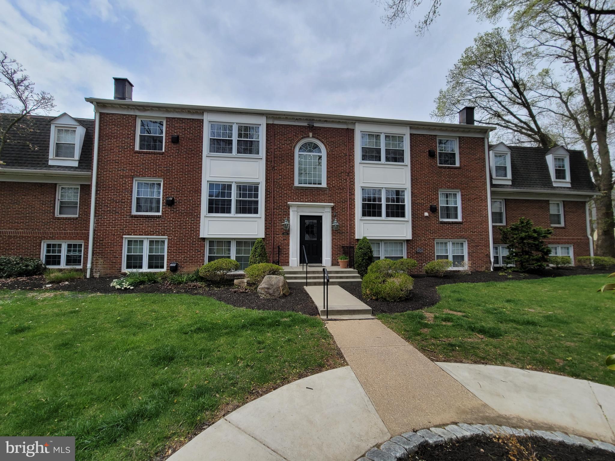 VILLAGES AT HOMELAND - Residential Lease