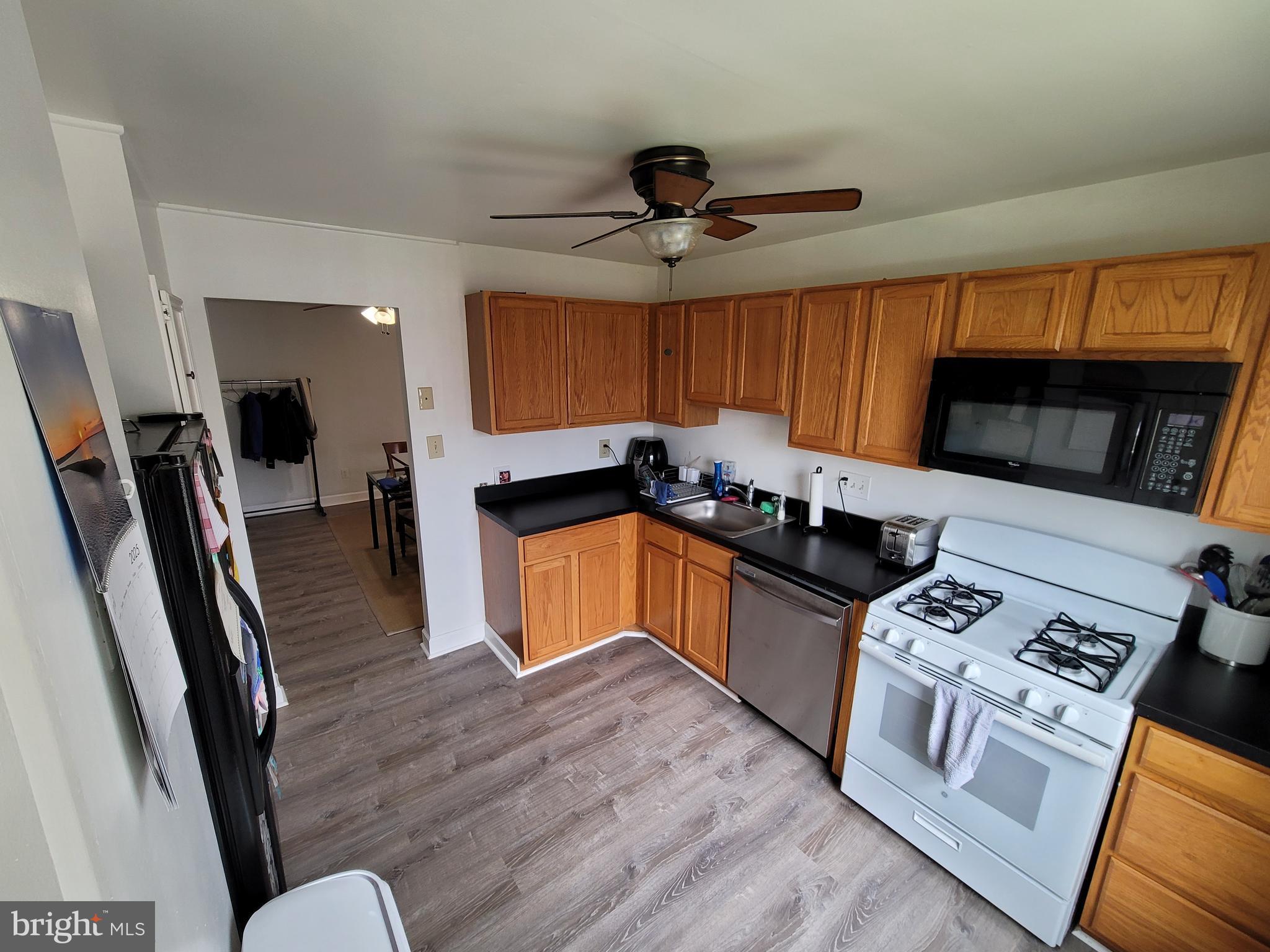 VILLAGES AT HOMELAND - Residential Lease