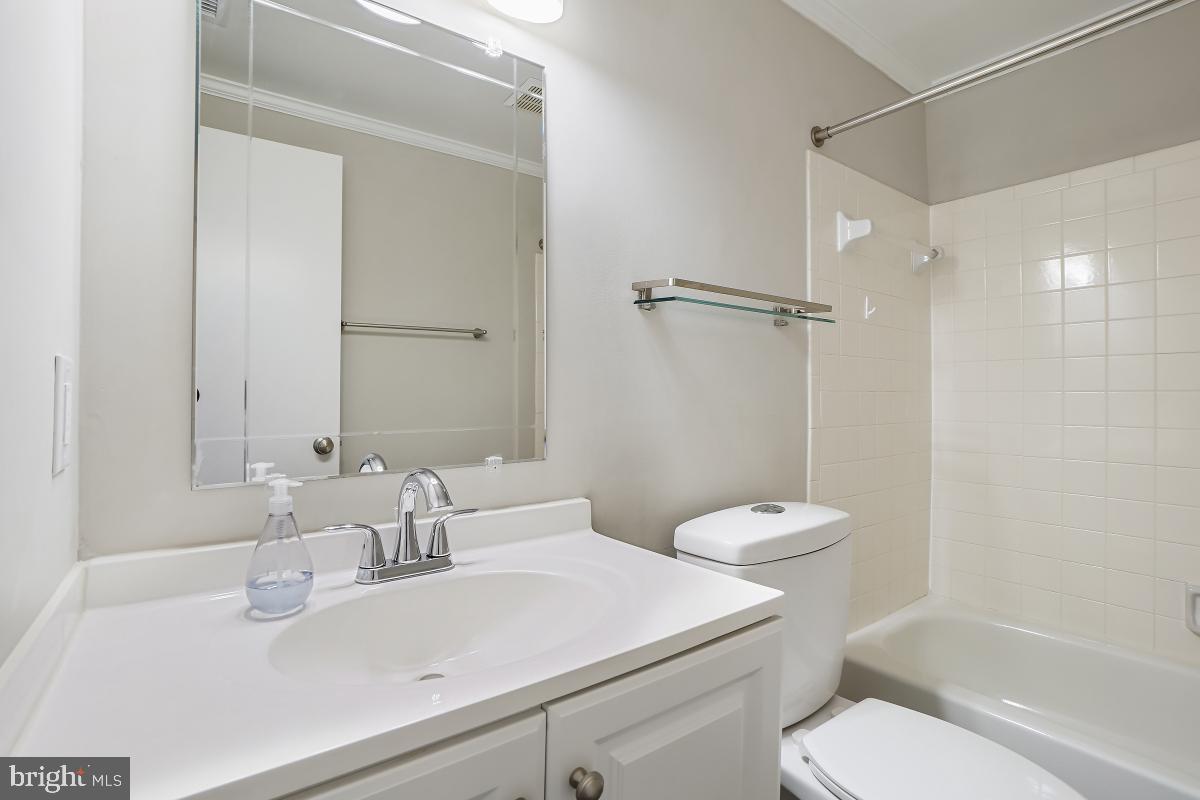 FARMINGDALE - Residential Lease