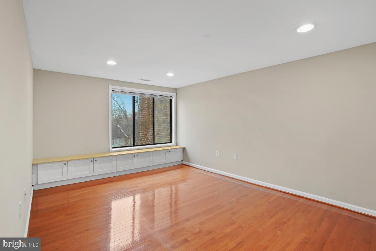 FARMINGDALE - Residential Lease