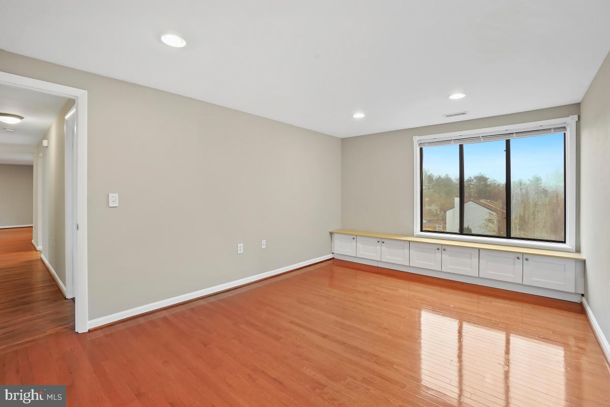 FARMINGDALE - Residential Lease