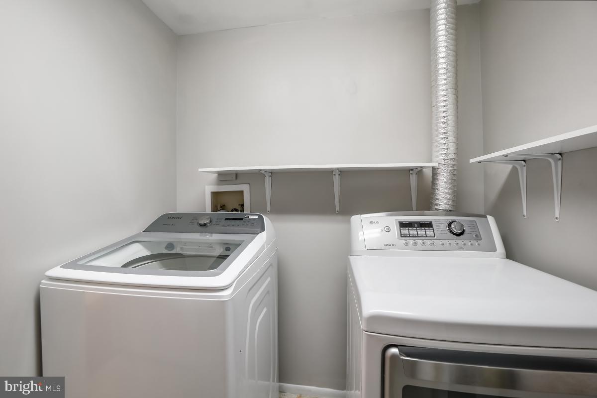 FARMINGDALE - Residential Lease