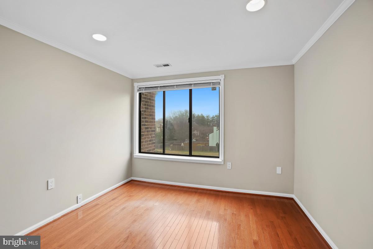 FARMINGDALE - Residential Lease