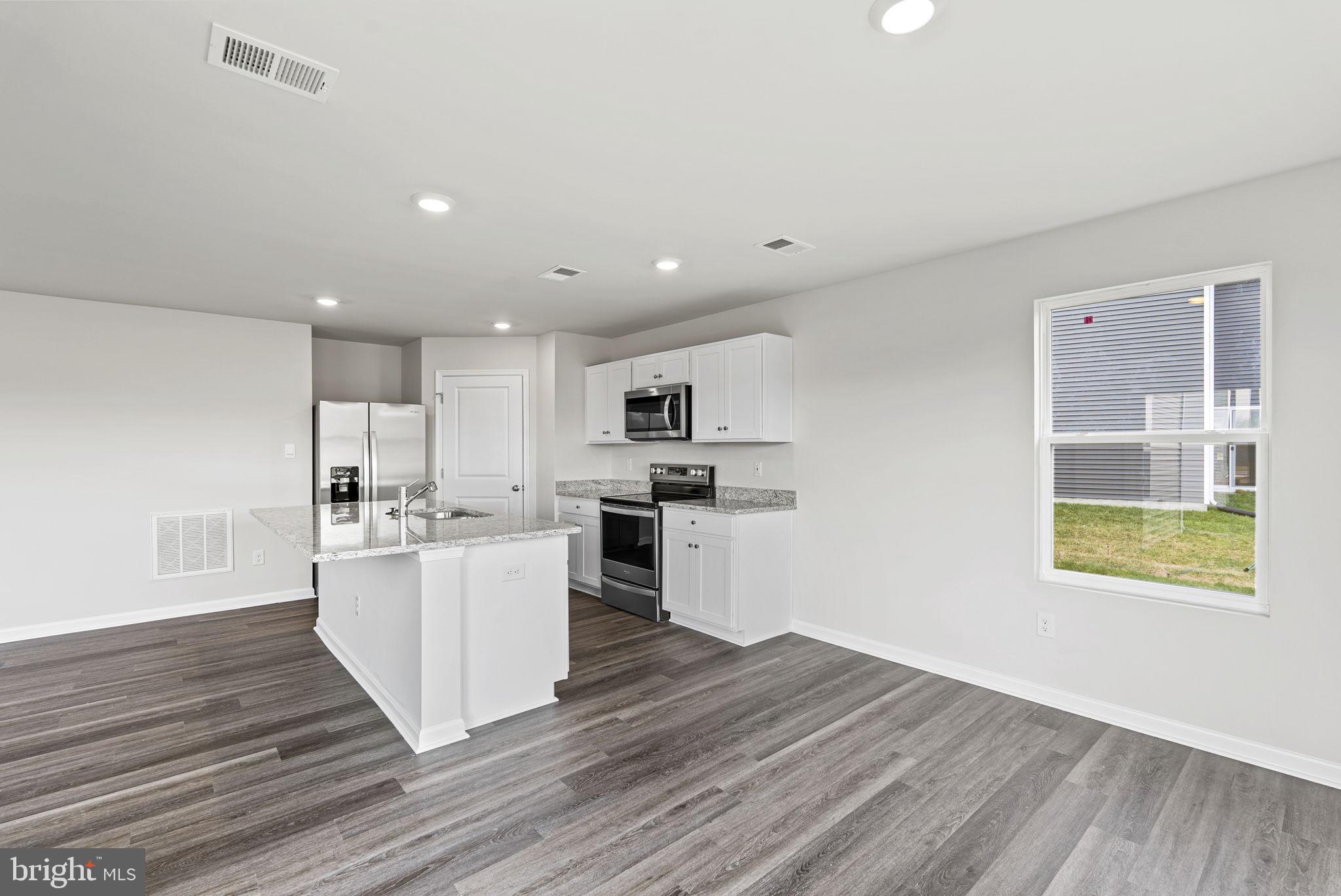 THE PONDS AT LEXINGTON - Residential