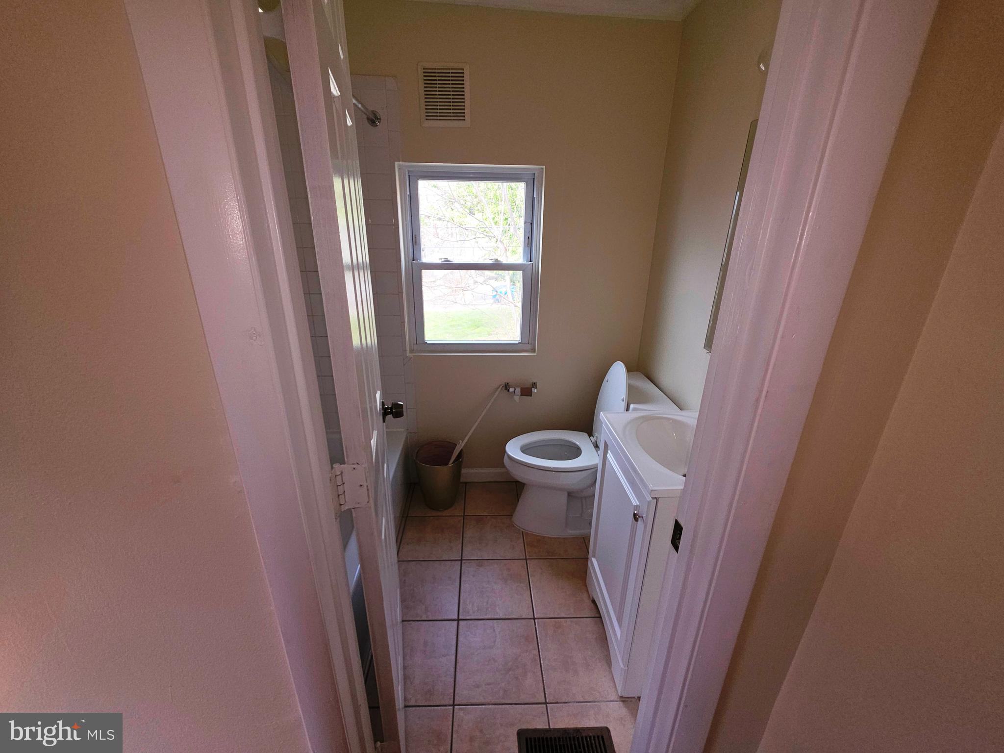 BROADWAY EAST - Residential Lease