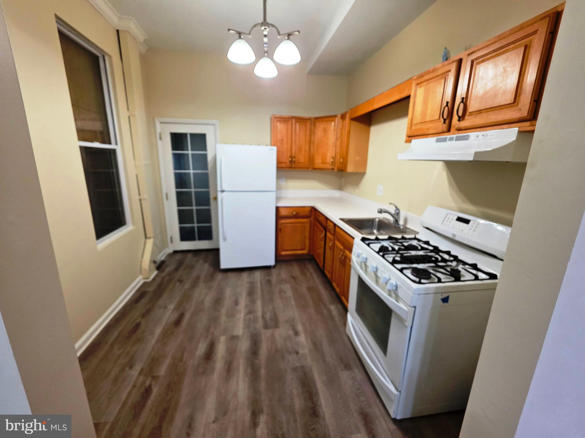 BROADWAY EAST - Residential Lease