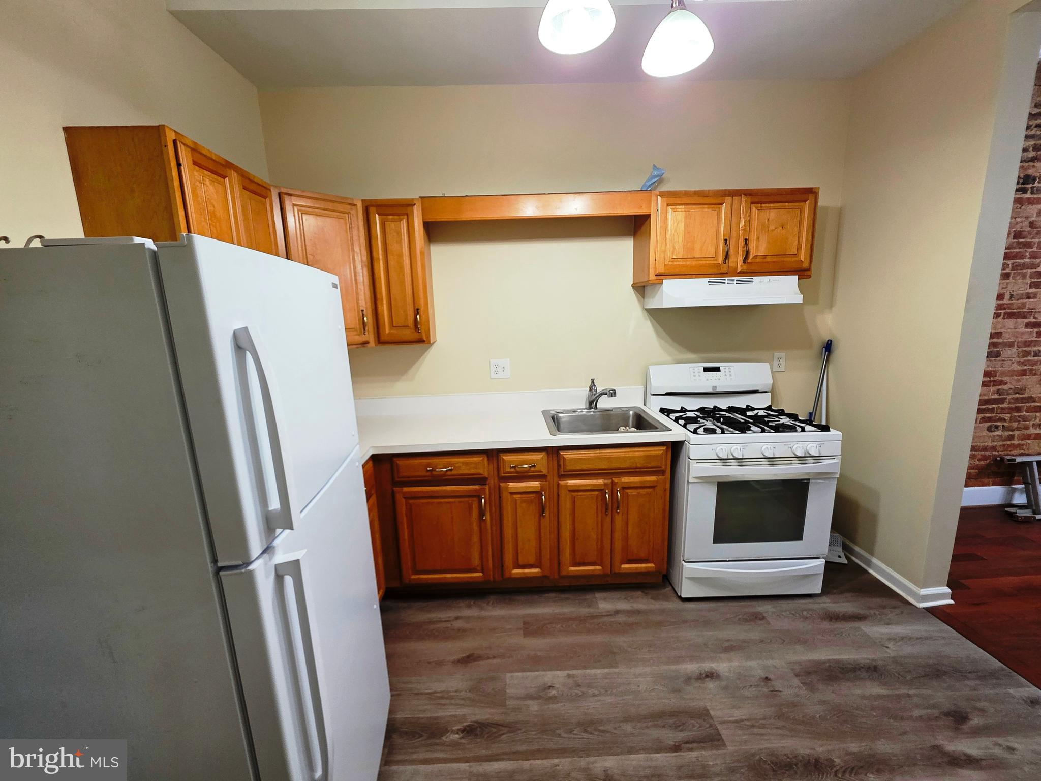 BROADWAY EAST - Residential Lease