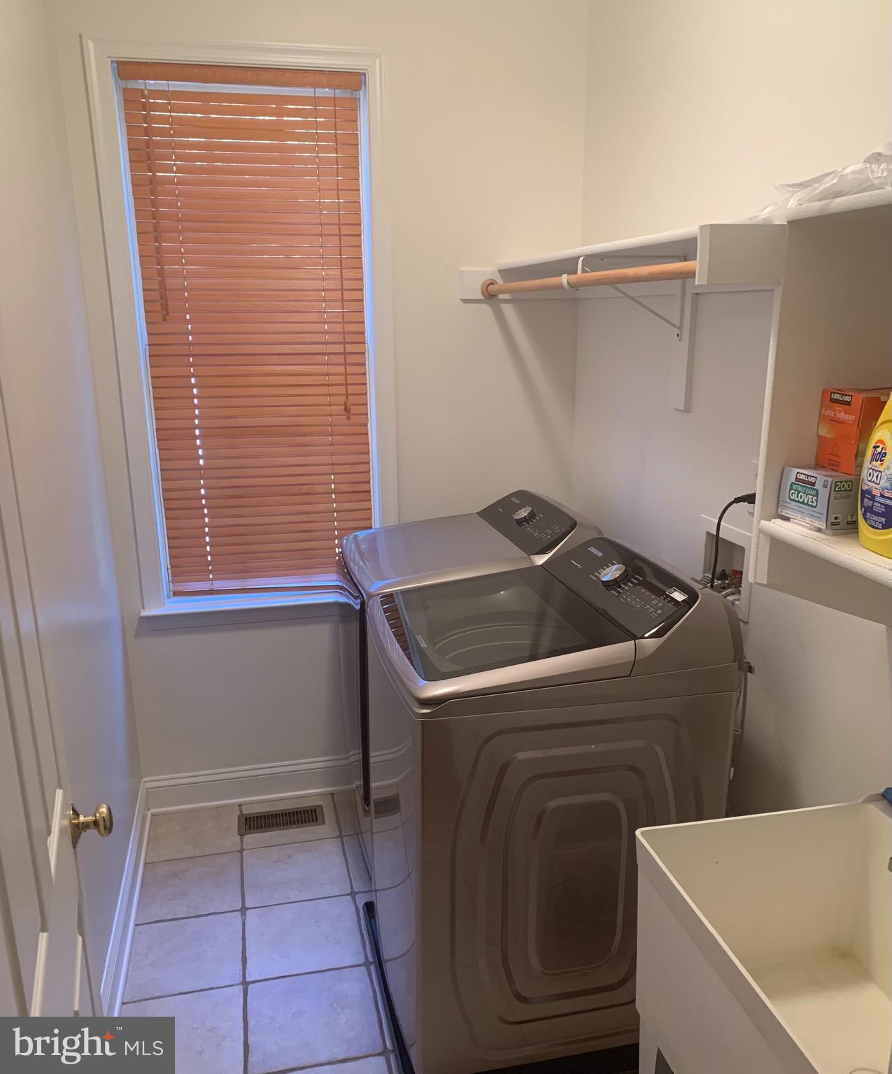 LAKE JAMESON - Residential