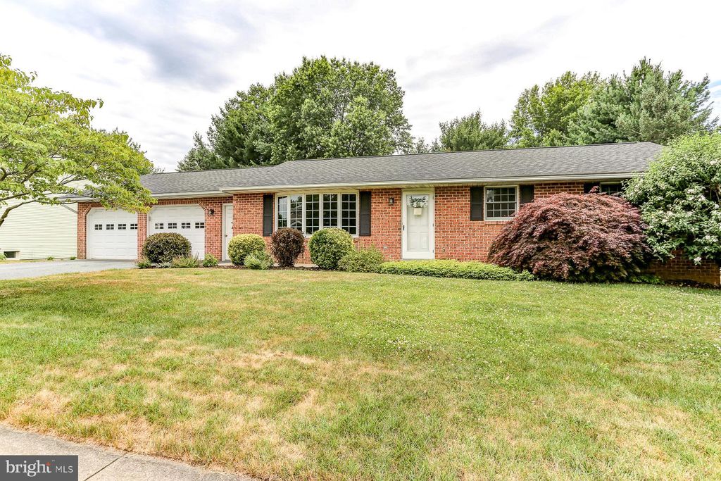 Photo of 916 Spring Garden Street, Elizabethtown, PA 17022 (MLS # PALA2053190)