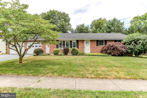 Photo of 916 Spring Garden Street, Elizabethtown, PA 17022 (MLS # PALA2053190)