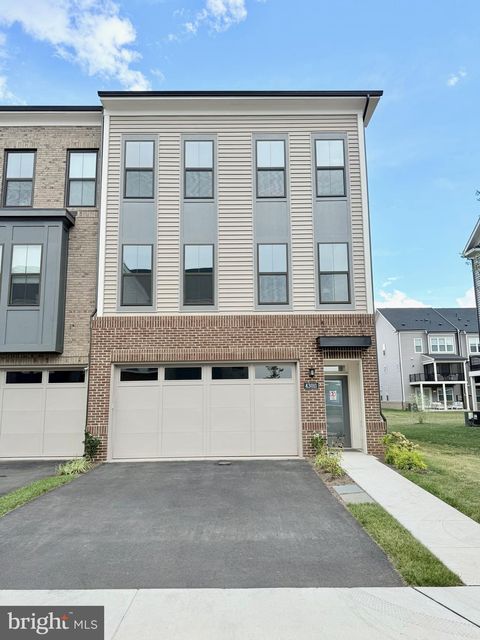Property photo of 43011 debonair terrace, ashburn, VA 20148