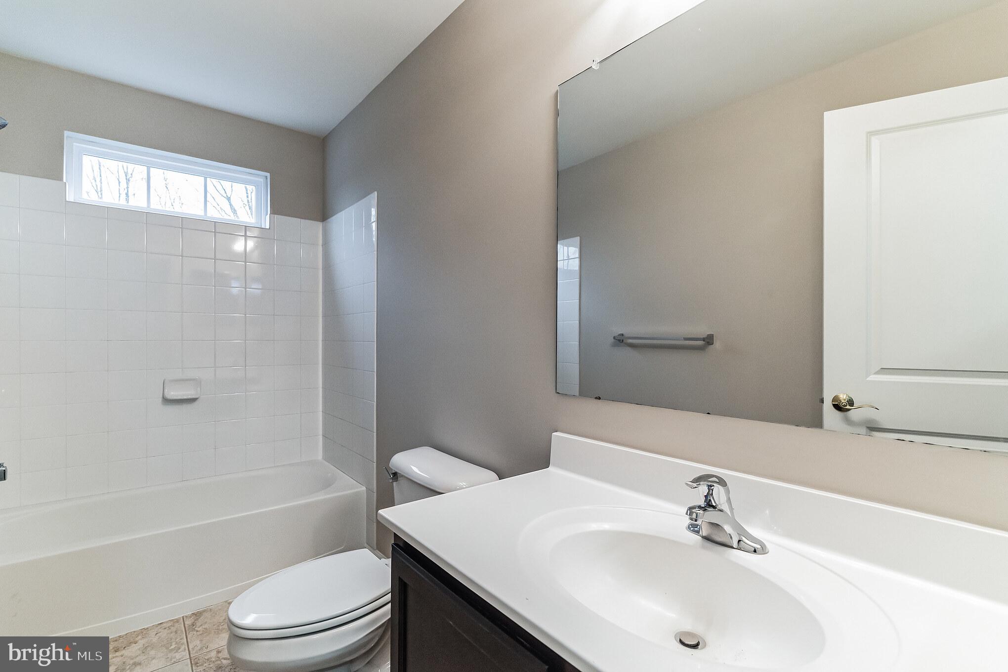 CANNON SQUARE - Residential Lease