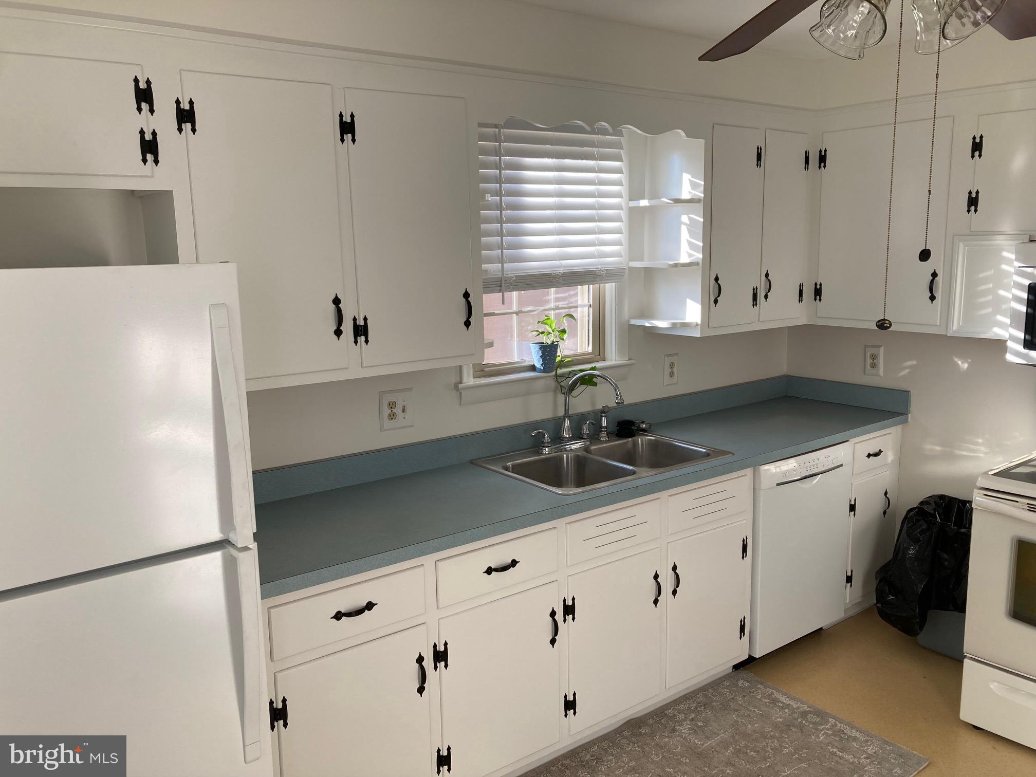 OVERLOOK PARK - Residential Lease