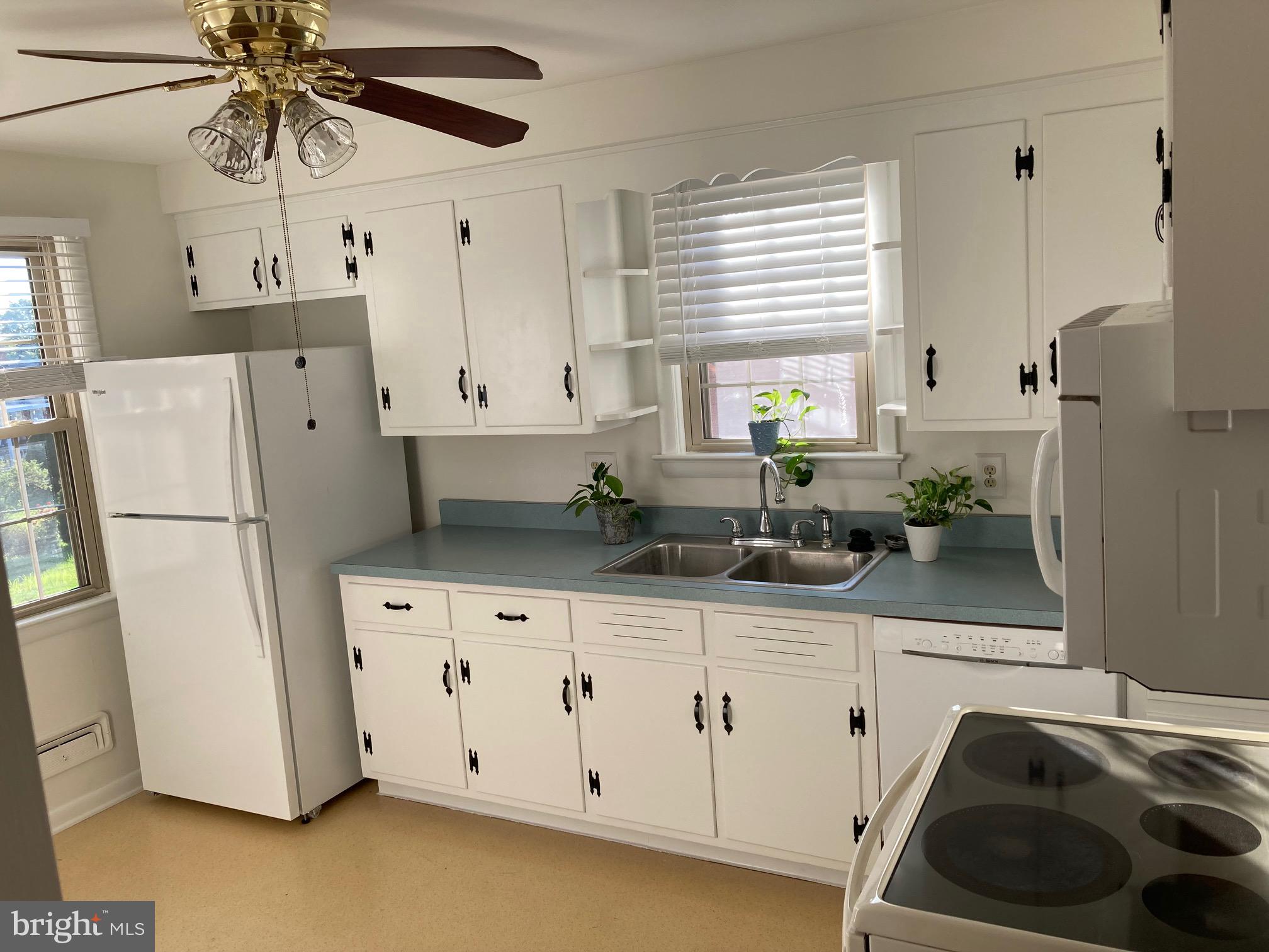 OVERLOOK PARK - Residential Lease