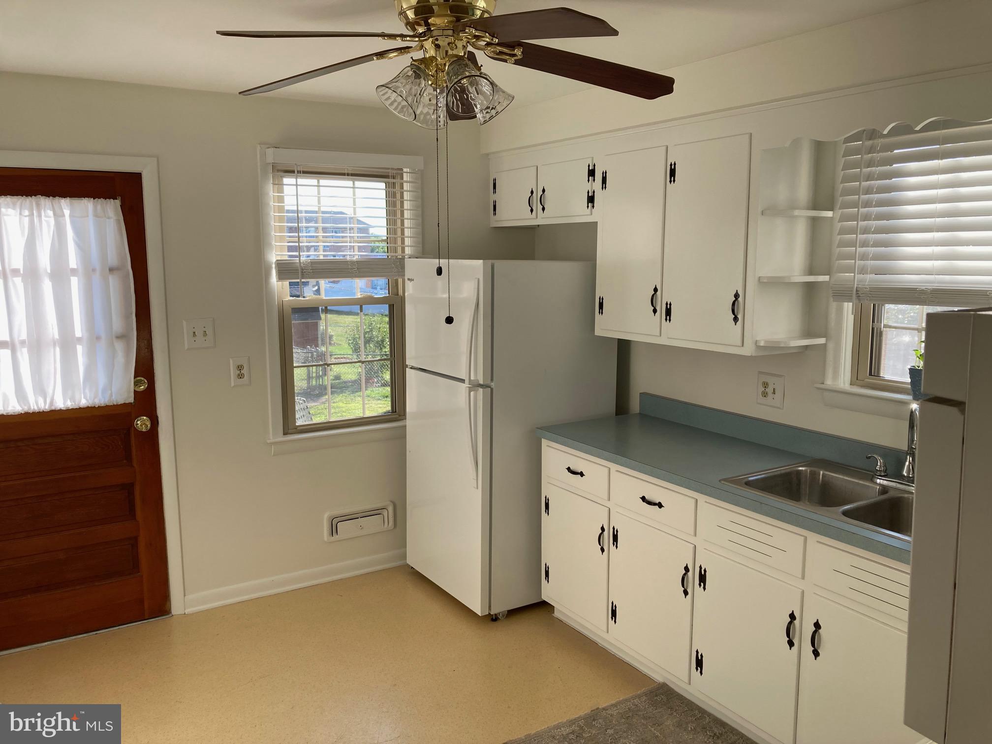 OVERLOOK PARK - Residential Lease