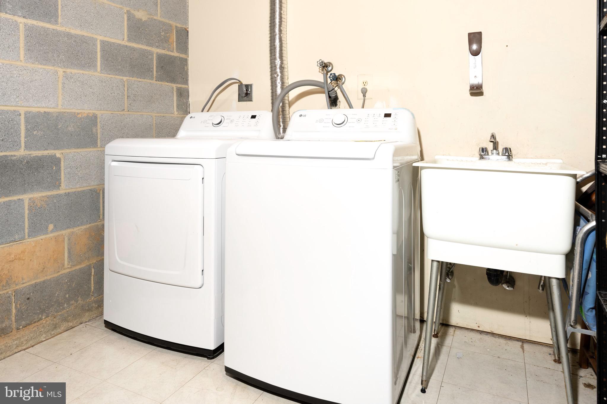 OLD GEORGETOWN VILLAGE - Residential Lease