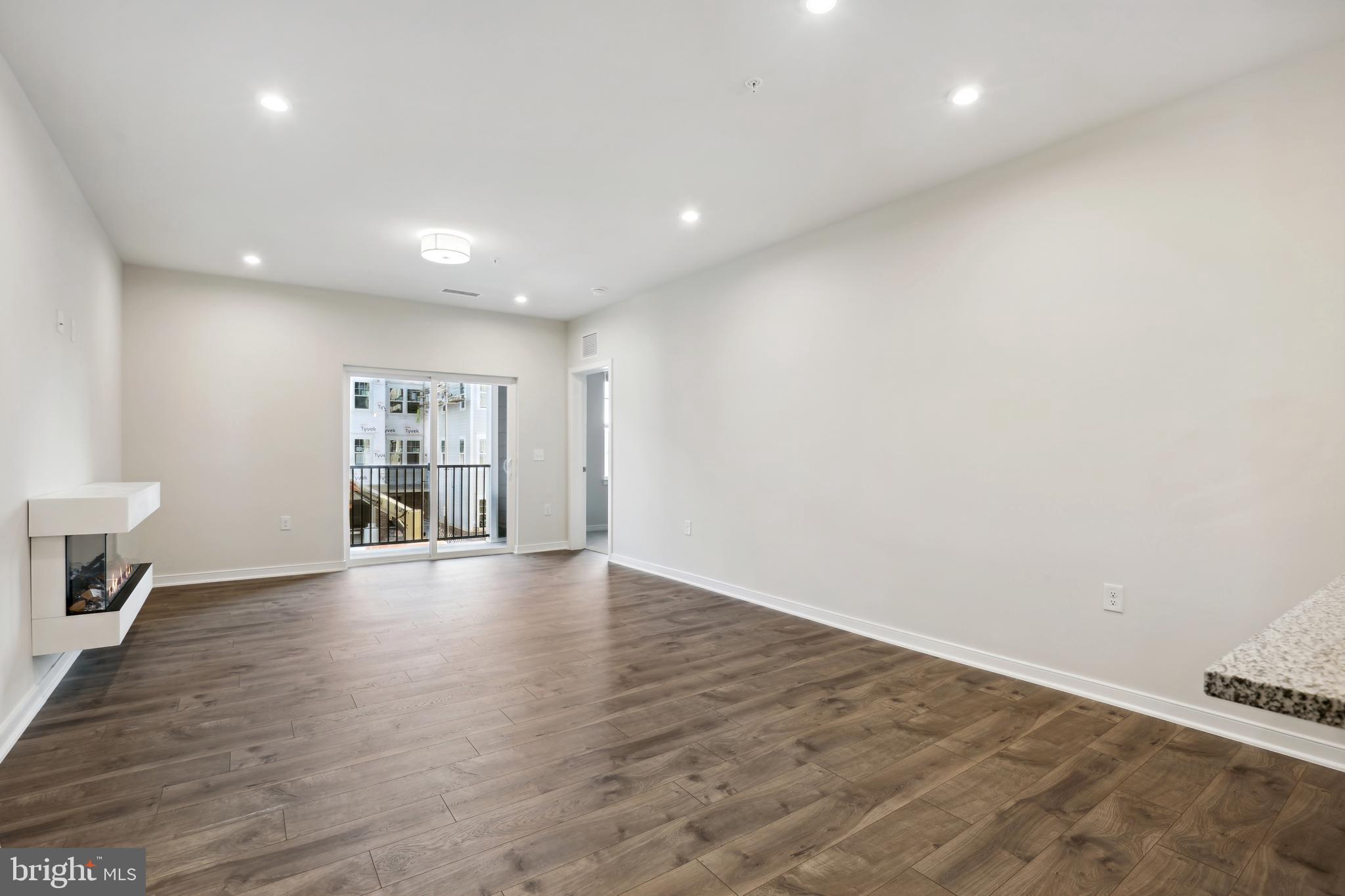 POTOMAC STATION MARKETPLACE - Residential