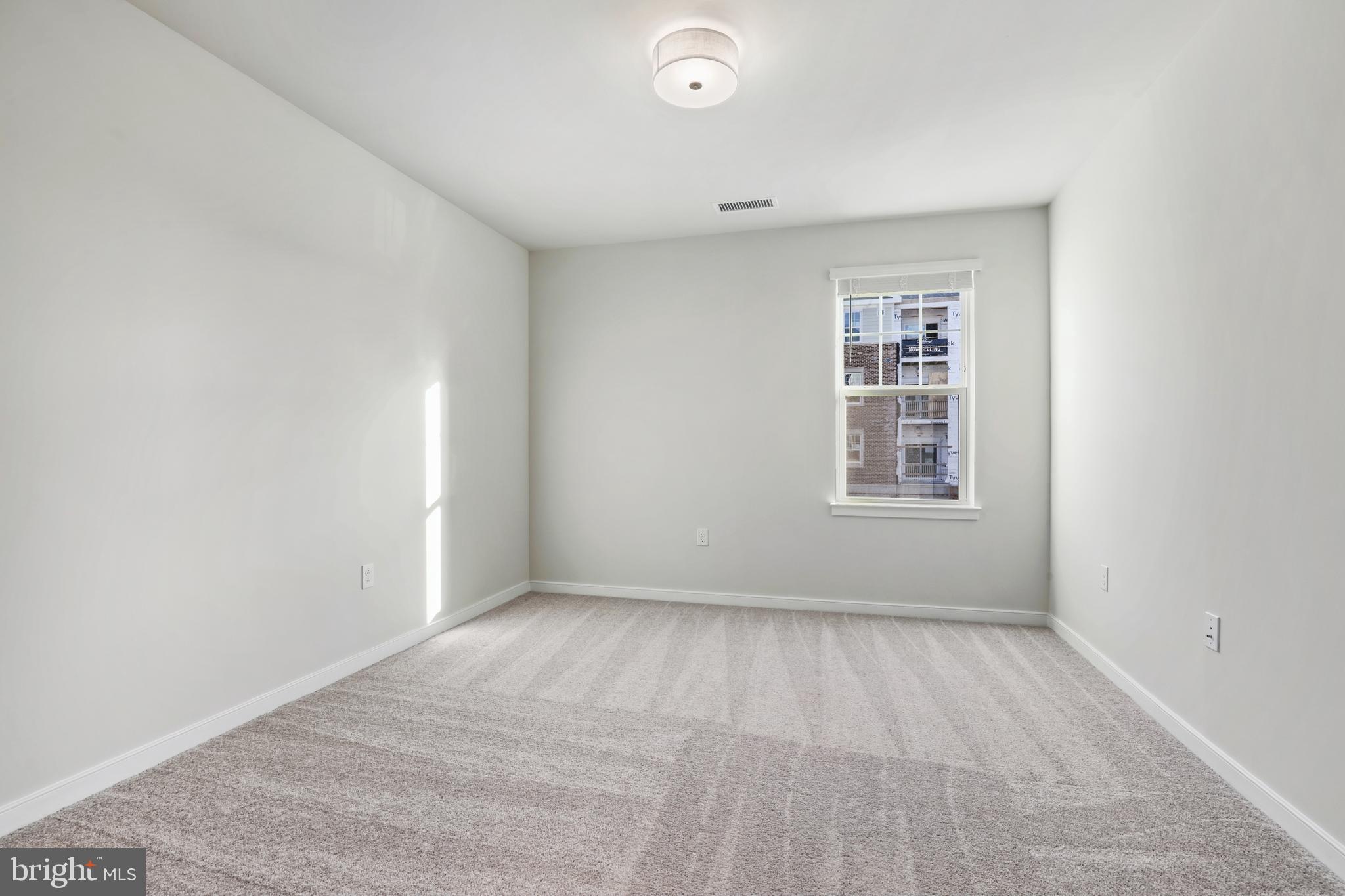 POTOMAC STATION MARKETPLACE - Residential