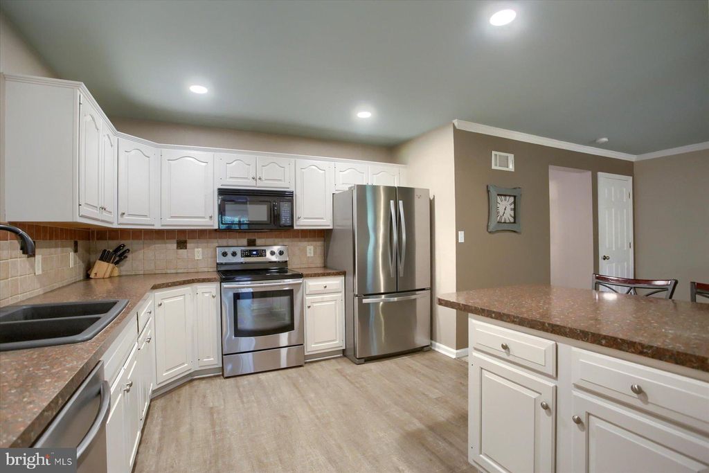 Photo of 316 TREETOPS CT, LANCASTER, PA 17601 (MLS # PALA2038088)