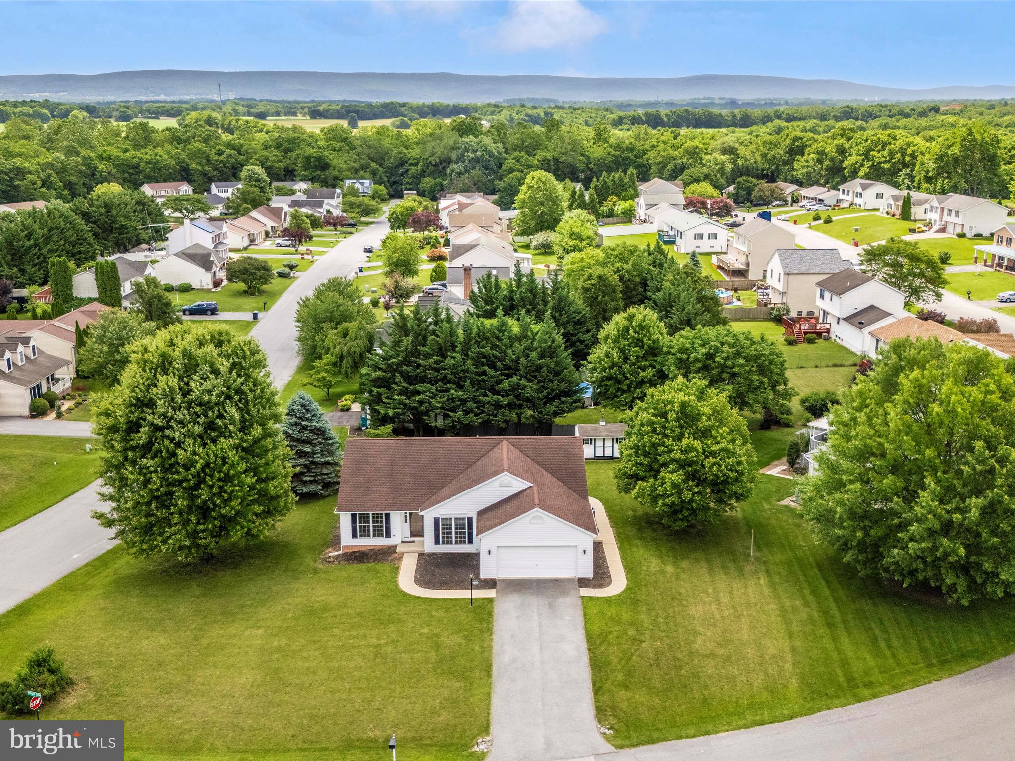 Come enjoy the comfort and beauty of this gorgeous home in the Northbrook Estates subdivision. This home features 5 bedrooms, 3 bathrooms, living room, family room, dining area, large kitchen, a full walk-out basement, and a large attached 2-car garage. The back deck is the perfect spot to sit back and enjoy the fresh air or entertain guests. The house sits on a large corner lot 0.47 acres.
New paint the hold house, new locks, new granite countertop, new stainless steel kitchen appliances, new washer & dryer, new deck floor & railing, newer roof, new full bath in basement, new hard floor through out main level, new water proof vinyl floor through out basement, walk out basement. Hurry! It will last long.