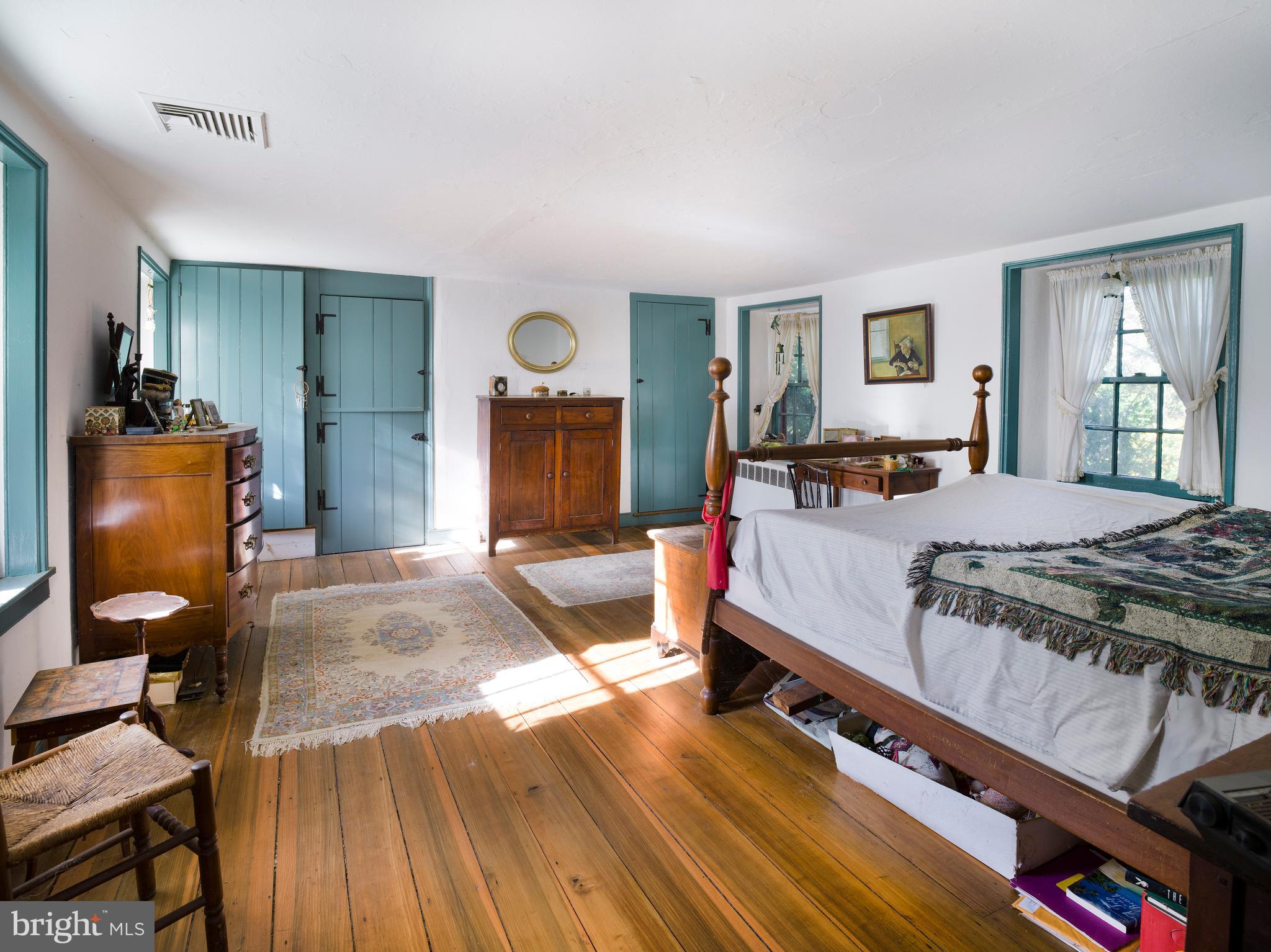 NEWTOWN SQ - Residential