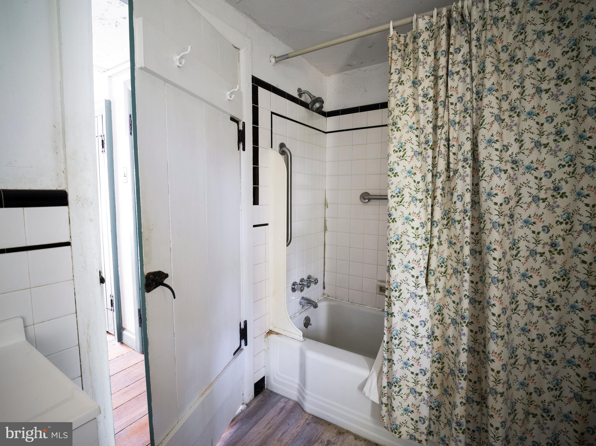 NEWTOWN SQ - Residential