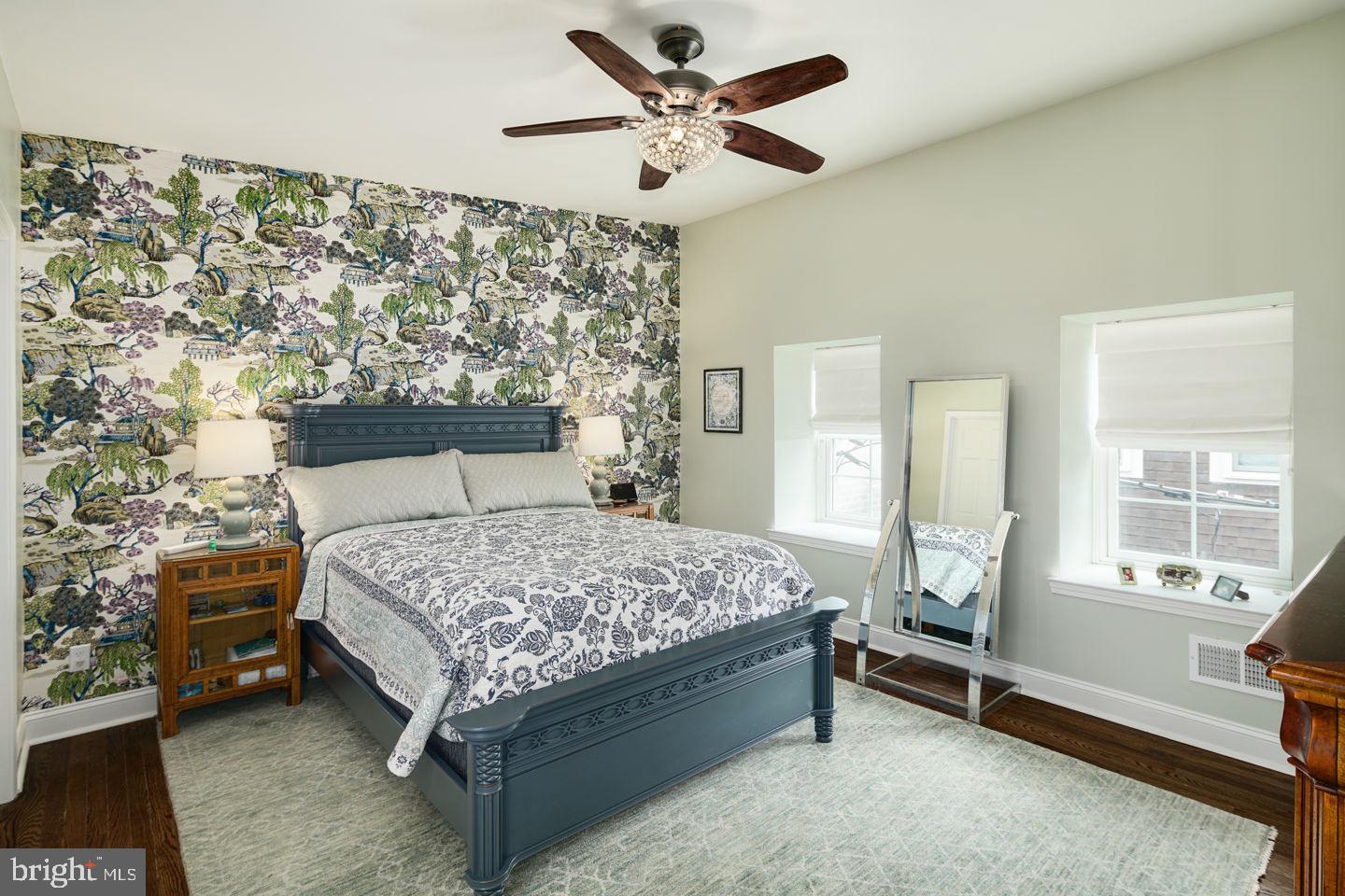 QUEEN VILLAGE - Residential